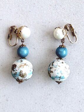 Vintage Speckled Globe Droplet Earrings 1960s Acrylic Bead Cream/Teal Clip Ons